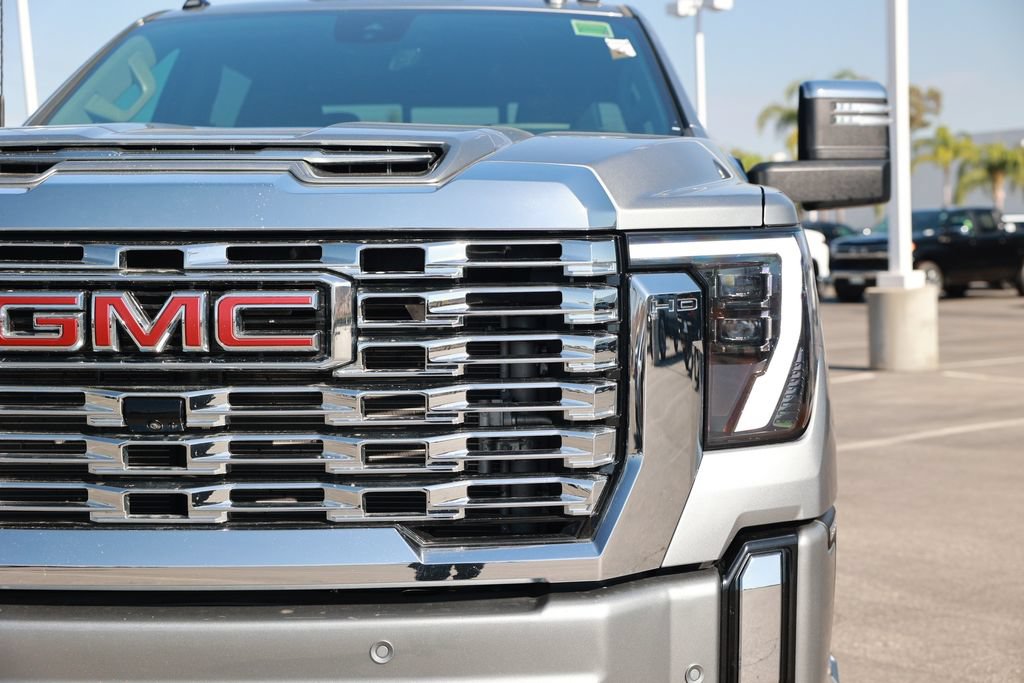 Used 2025 GMC Sierra 3500 Denali w/ Denali Reserve Package AWD/4WD image 8