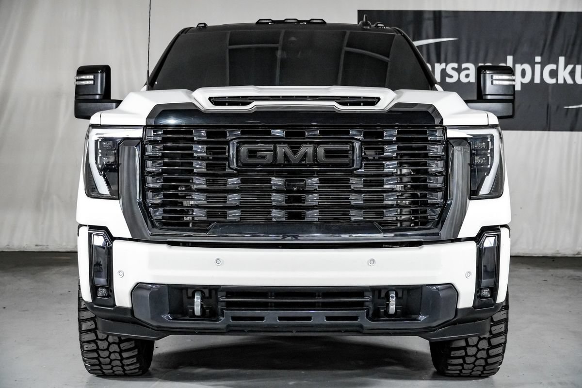 Used 2024 GMC Sierra 3500 Denali Ultimate AWD/4WD image 3