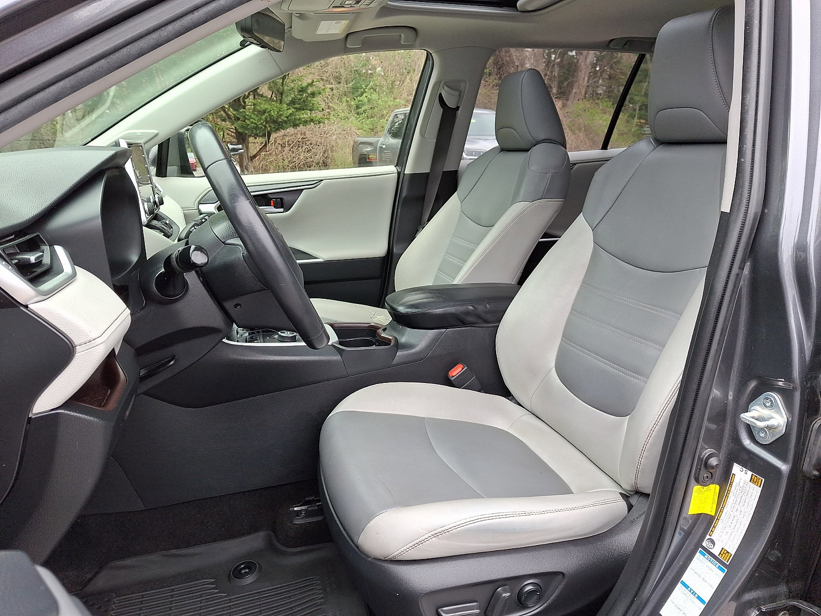 Used 2020 Toyota RAV4 Limited w/ Carpet Mat Package AWD/4WD image 14