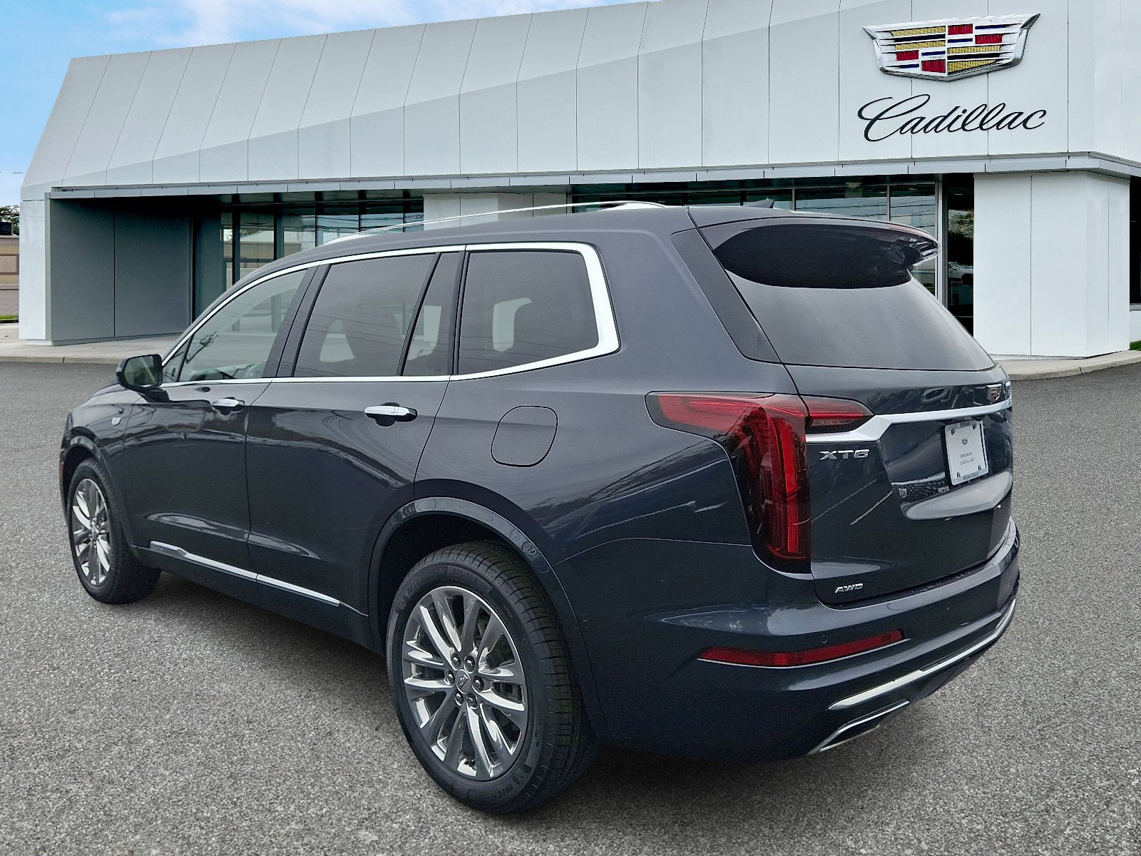 Certified 2023 Cadillac XT6 Premium Luxury w/ Technology Package image 3