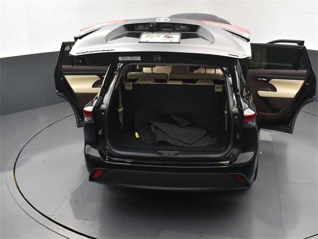 Used 2022 Toyota Highlander XLE image 30