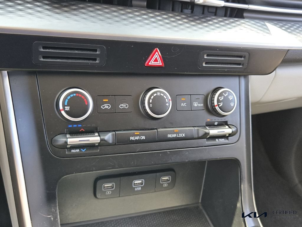 Certified 2022 Kia Carnival LX FWD image 22