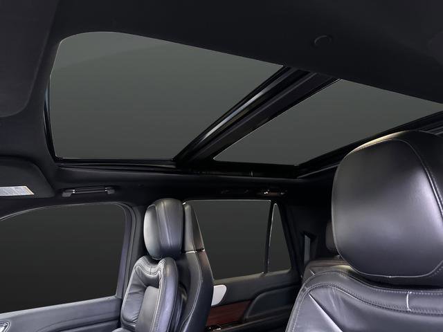 Used 2020 Lincoln Navigator Reserve w/ Equipment Group 208A Reserve image 7