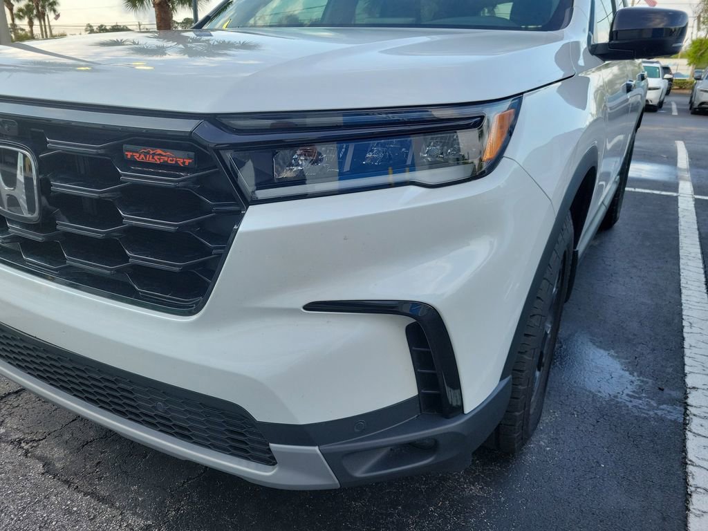 Used 2025 Honda Pilot TrailSport image 6