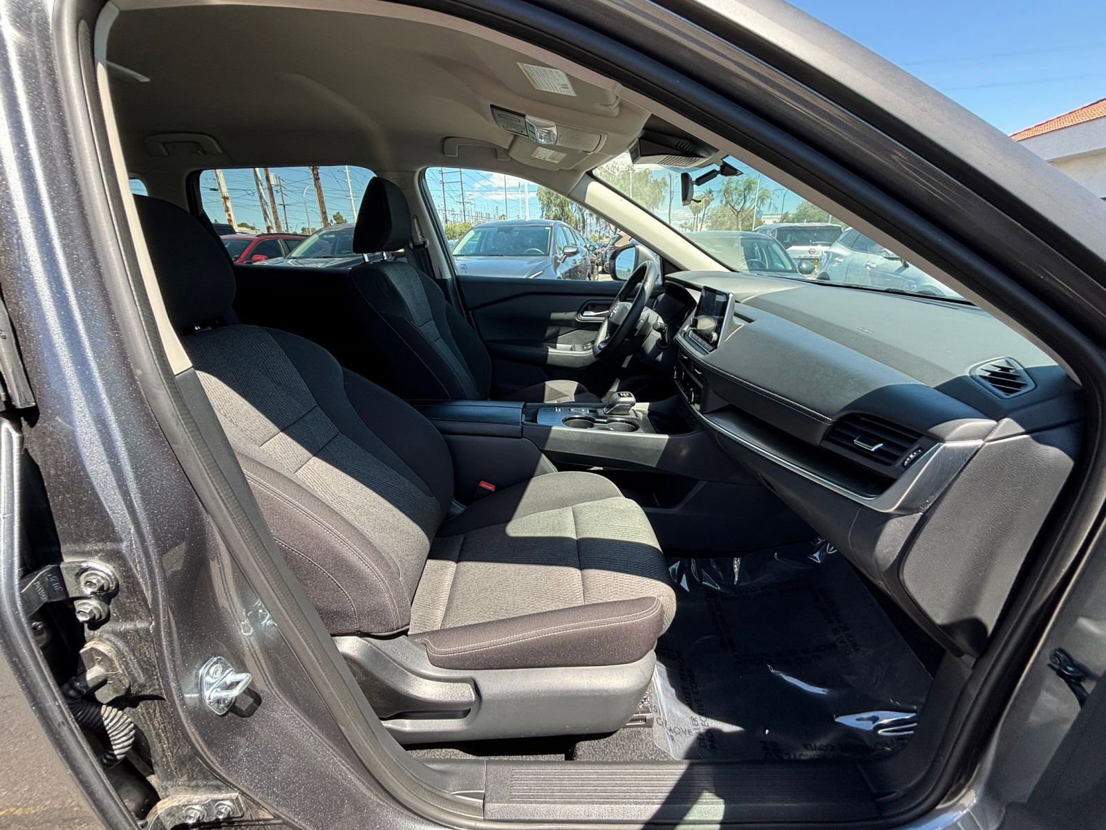 Used 2025 Nissan Rogue SV FWD image 29