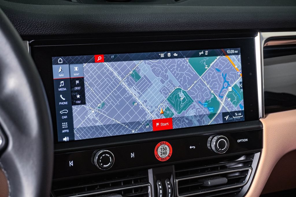 Certified 2025 Porsche Macan AWD/4WD image 21