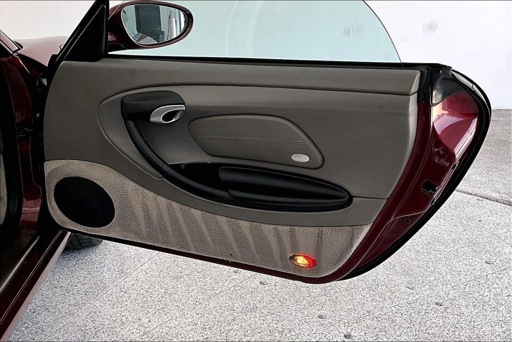 Used 2000 Porsche Boxster RWD image 23