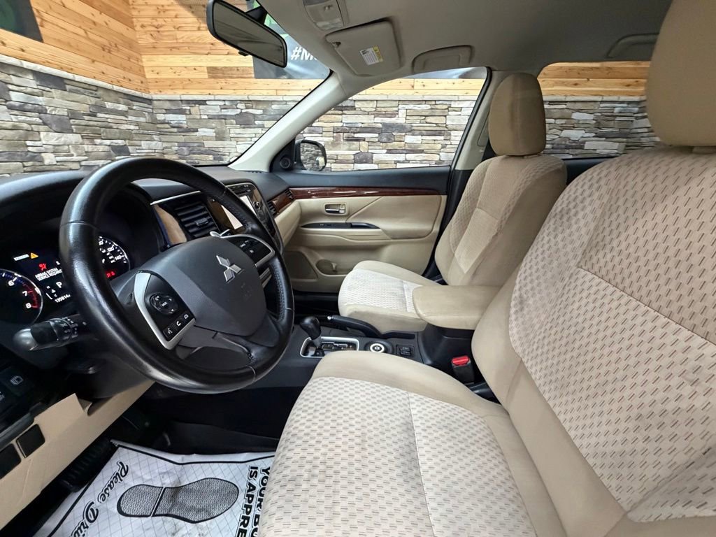 Used 2014 Mitsubishi Outlander GT AWD/4WD image 12