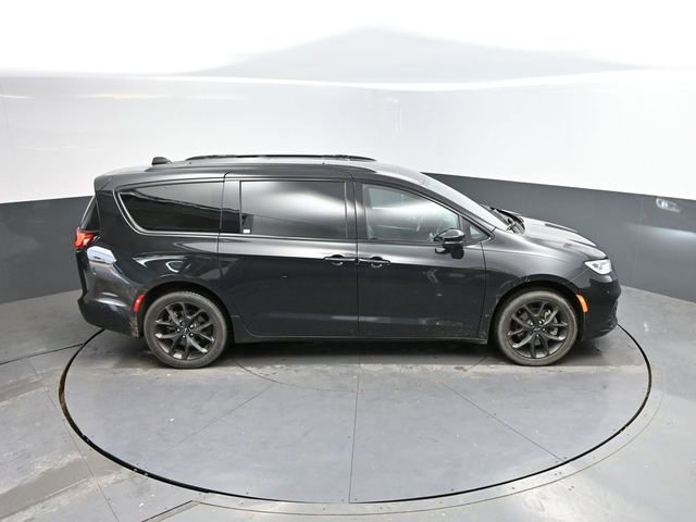 Used 2023 Chrysler Pacifica Touring-L w/ S Appearance Package AWD/4WD image 45