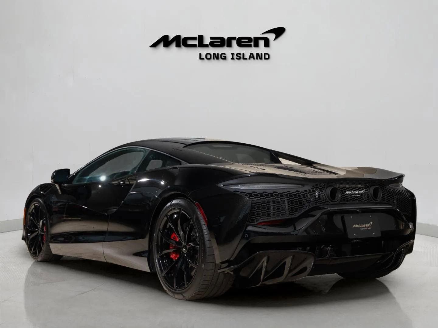 Used 2023 McLaren Artura image 7