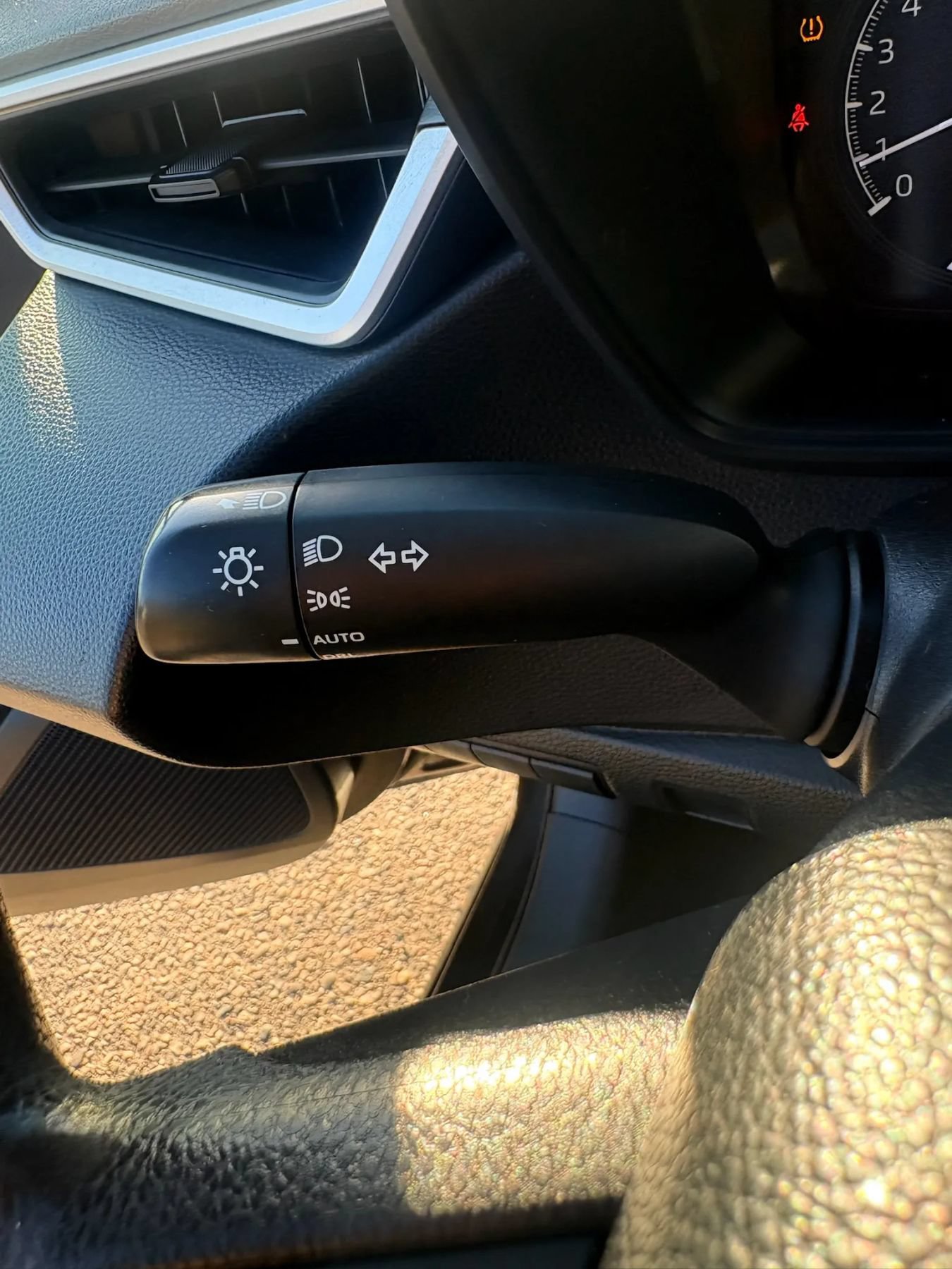 Used 2020 Toyota Corolla LE FWD image 15