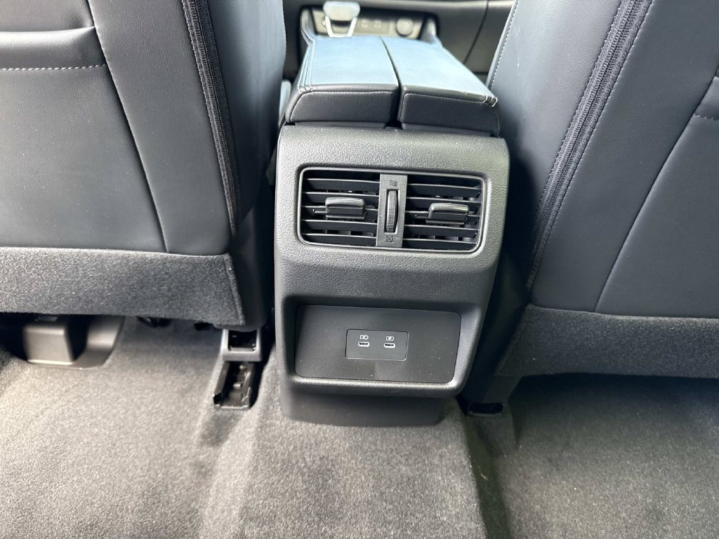 Used 2024 Nissan Rogue Platinum FWD image 19
