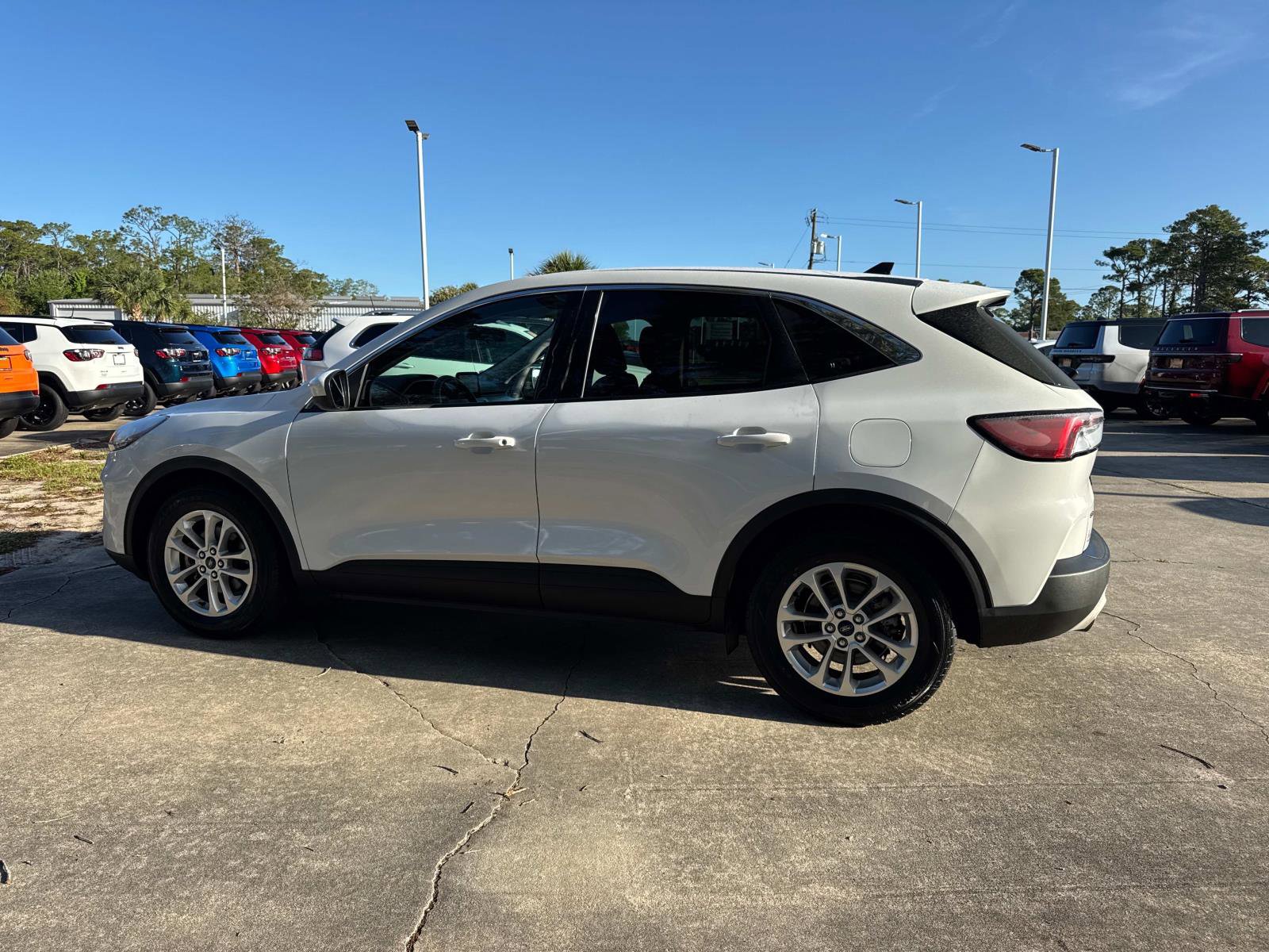 Used 2020 Ford Escape SE image 5