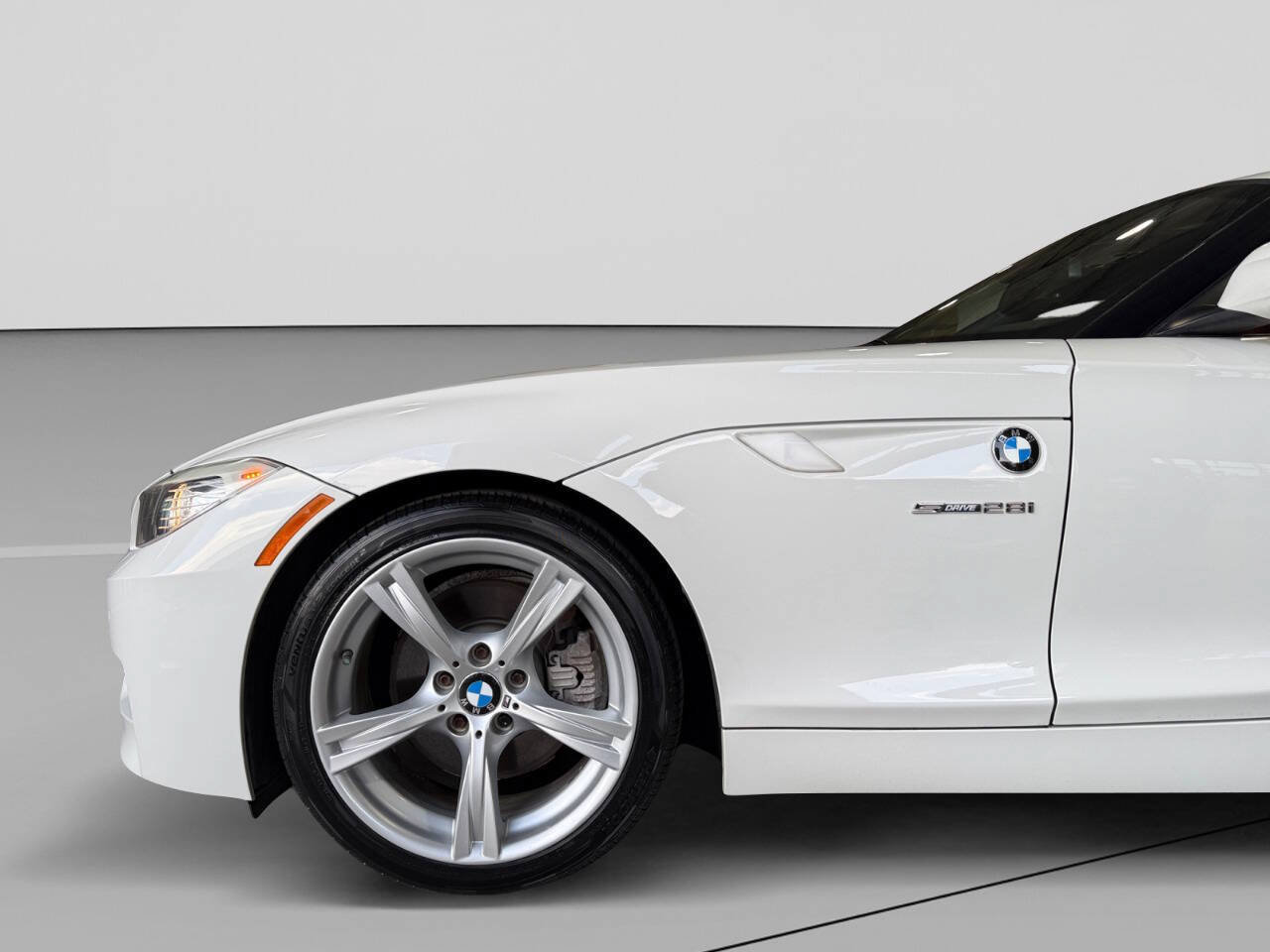 Used 2013 BMW Z4 sDrive28i RWD image 9