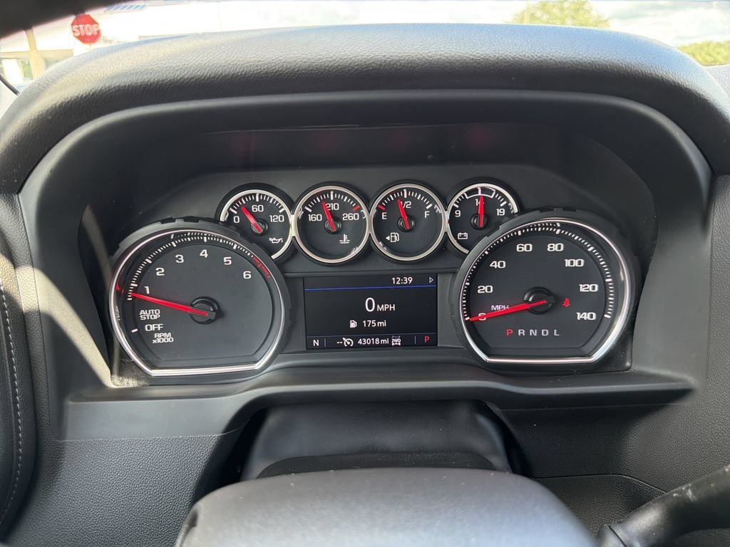 Used 2022 Chevrolet Silverado 1500 LT AWD/4WD image 32