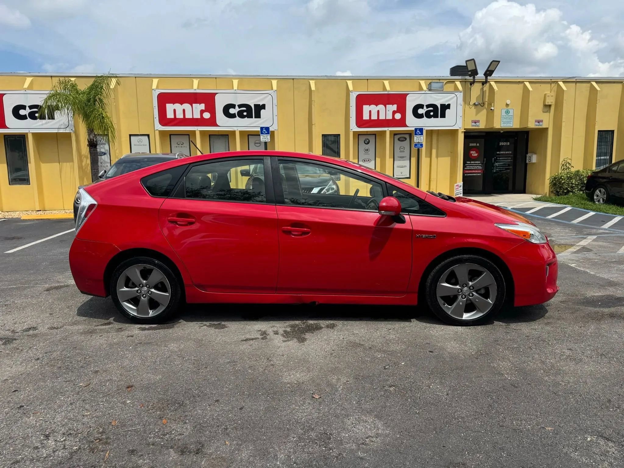 Used 2015 Toyota Prius Five image 6