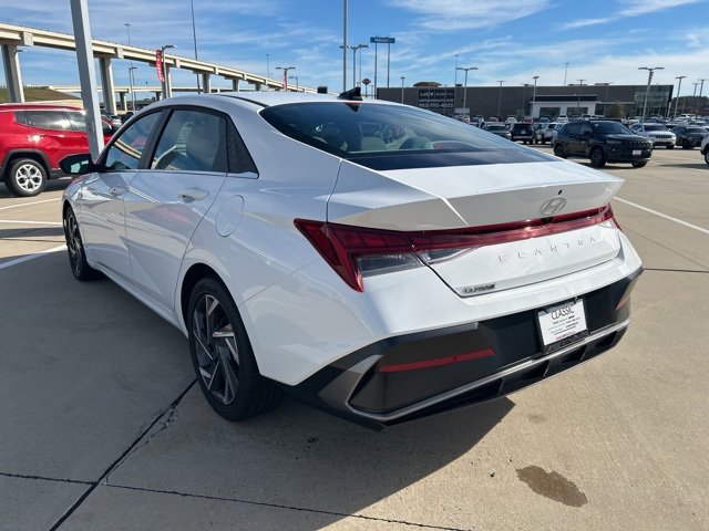 Used 2025 Hyundai Elantra SEL image 6
