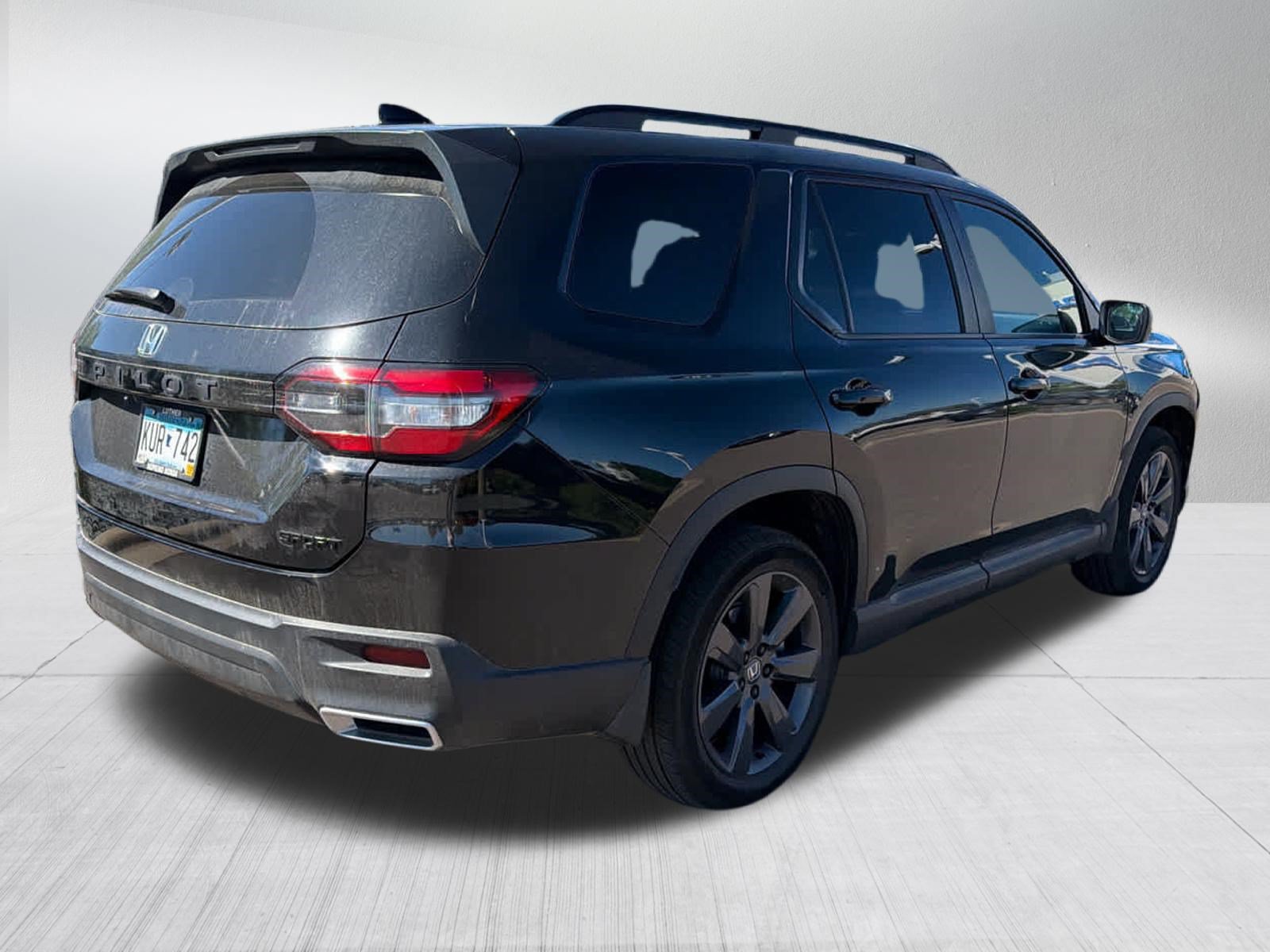 Used 2023 Honda Pilot Sport image 4