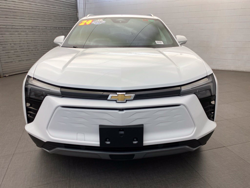 Used 2024 Chevrolet Blazer EV LT AWD/4WD image 3