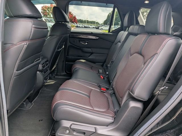 Used 2025 Honda Pilot Black Edition image 16