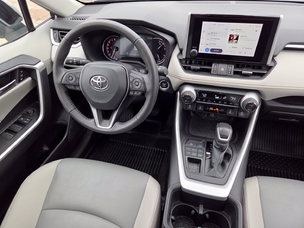 Used 2023 Toyota RAV4 XLE Premium AWD/4WD image 32