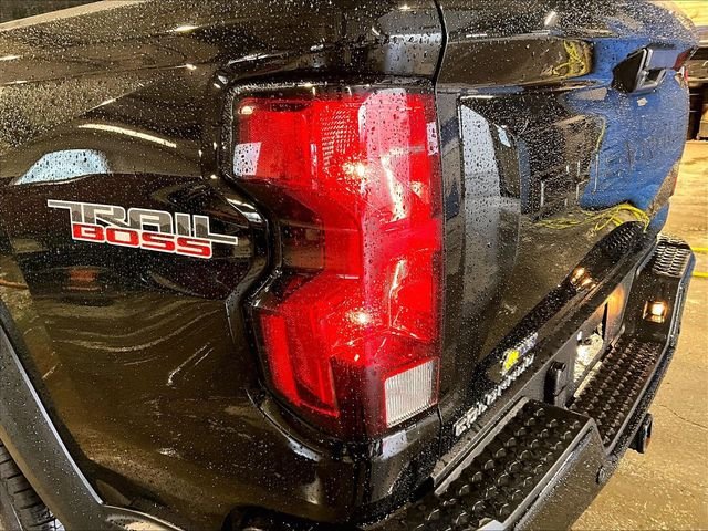 Used 2023 Chevrolet Colorado Trail Boss w/ Technology Package AWD/4WD image 32