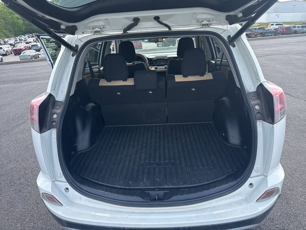 Used 2017 Toyota RAV4 XLE AWD/4WD image 7