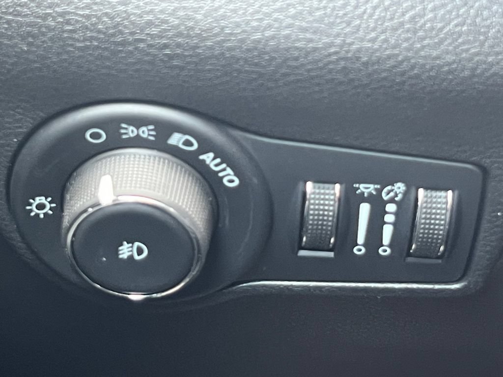 Used 2026 Jeep Compass Latitude AWD/4WD image 12