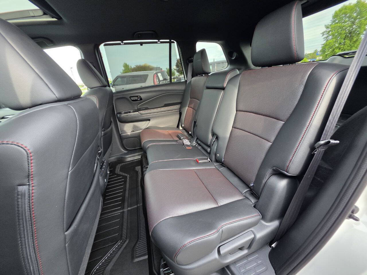 Used 2025 Honda Passport Black Edition image 25
