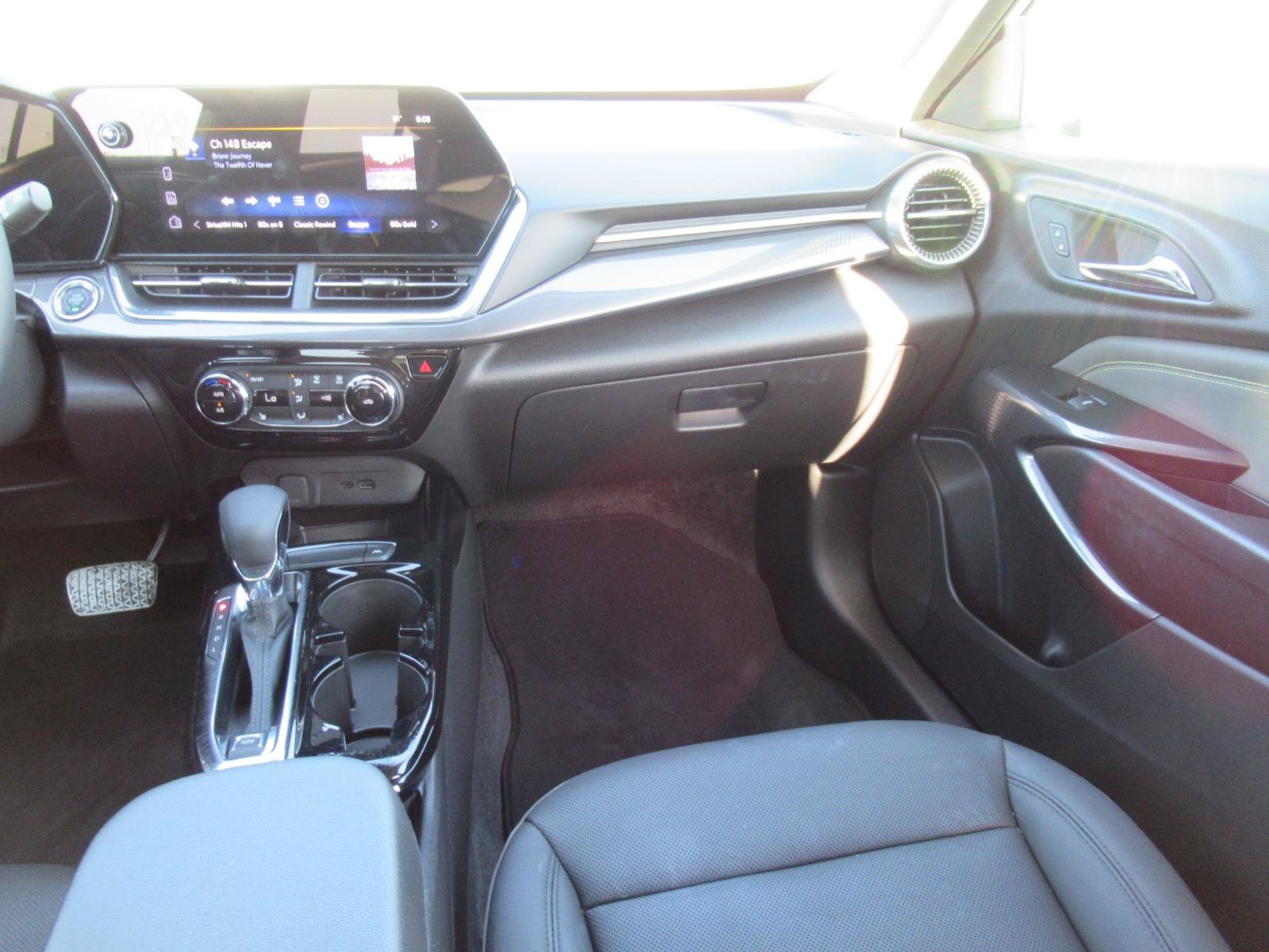 Used 2025 Chevrolet Trax ACTIV w/ Sunroof Package FWD image 14