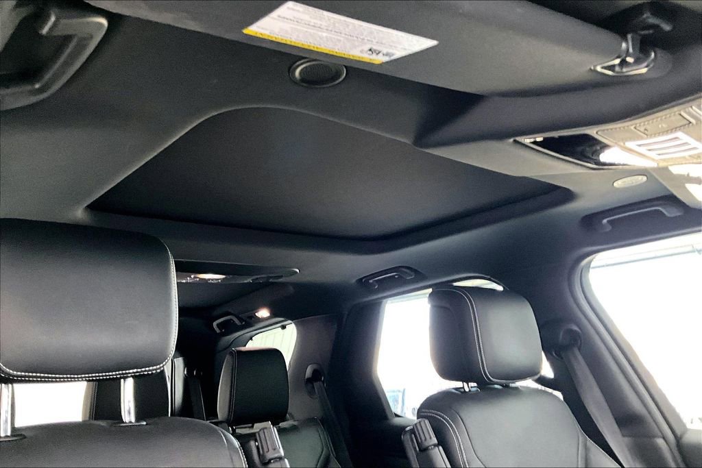 Used 2022 Land Rover Discovery S R-Dynamic image 22