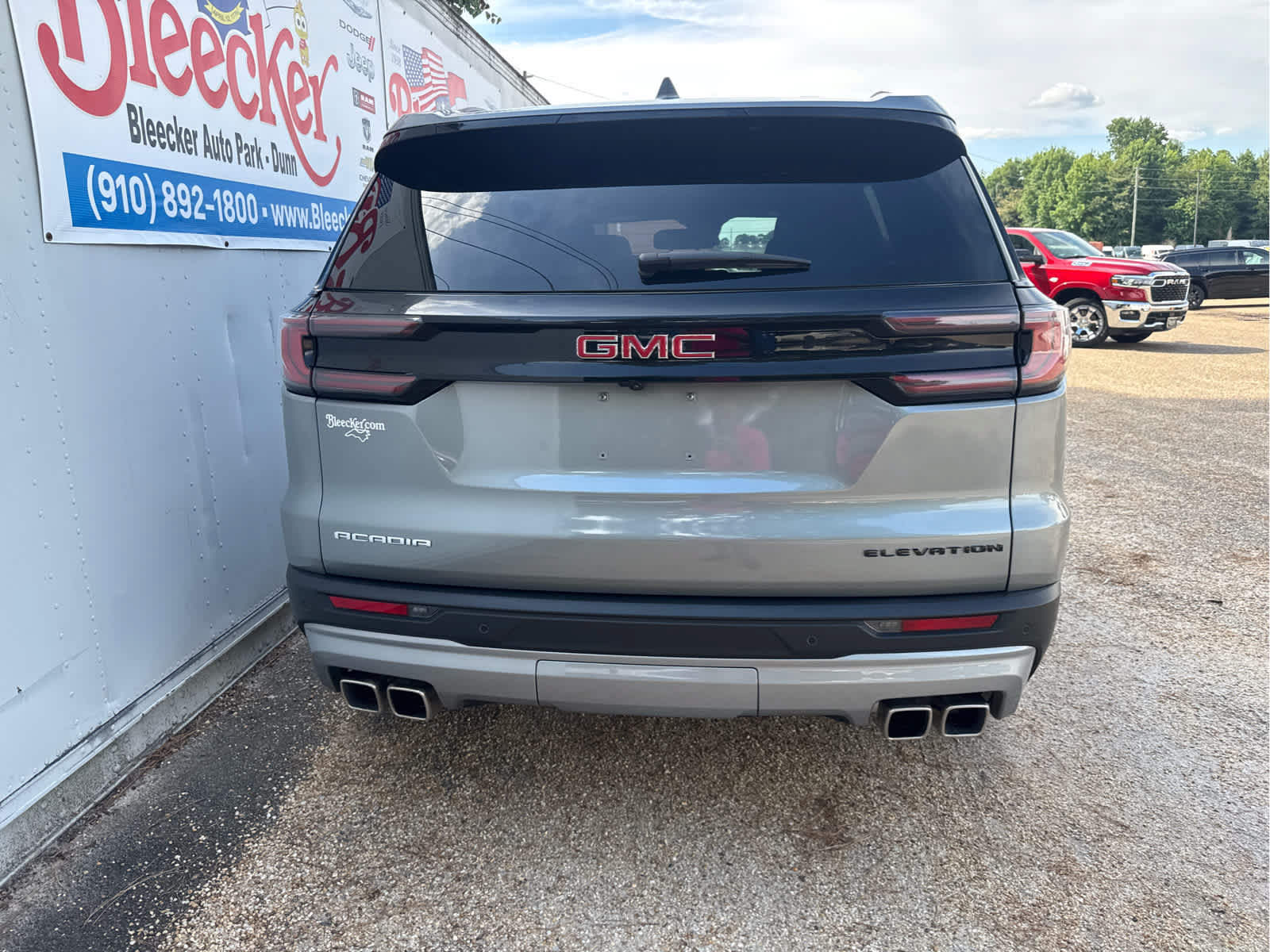 Used 2025 GMC Acadia Elevation FWD image 4