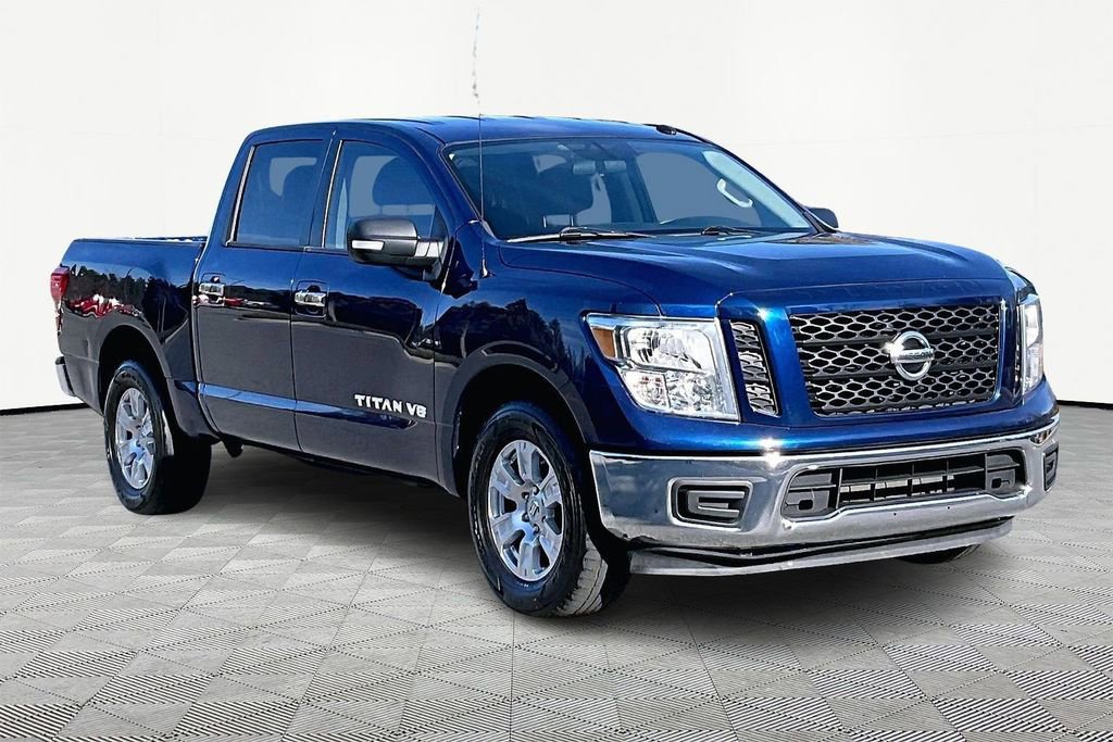 Used 2019 Nissan Titan SV RWD image 2