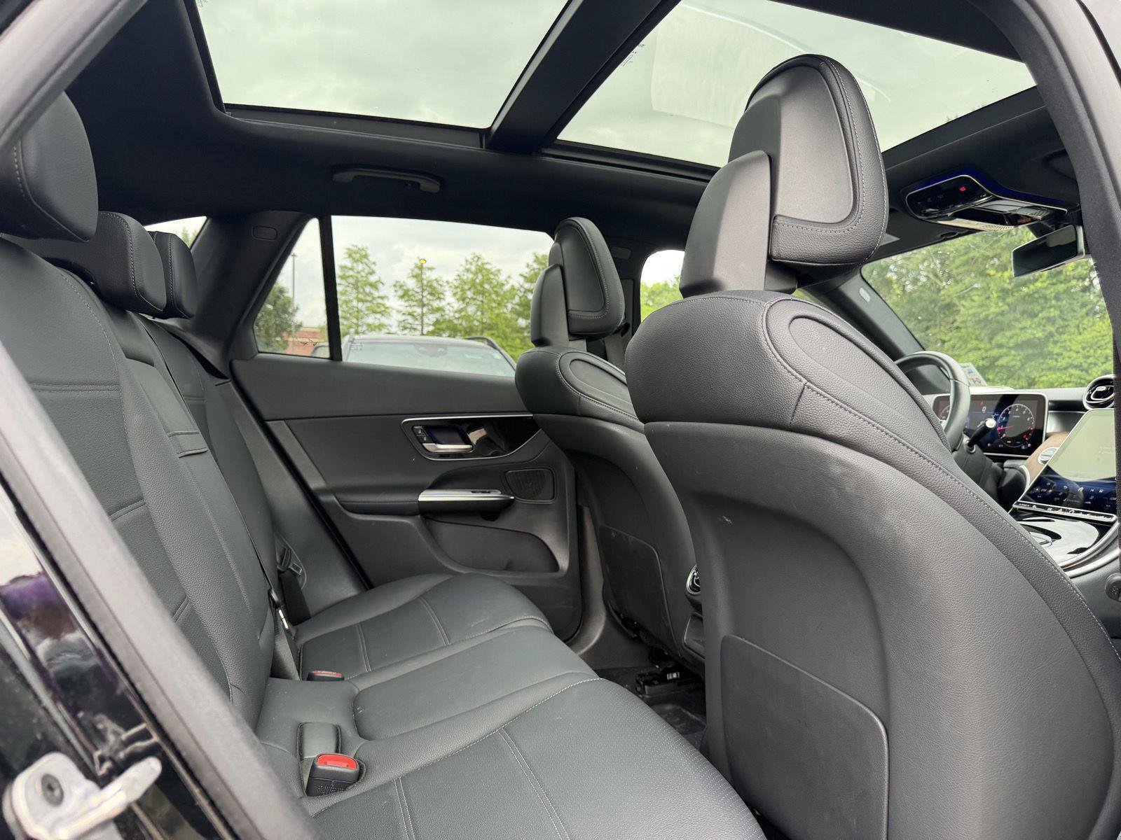 Used 2025 Mercedes-Benz GLC 300 4MATIC image 29