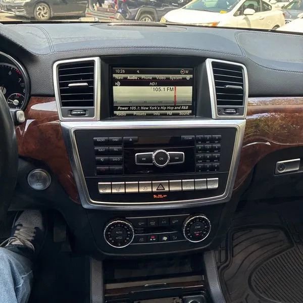 Used 2016 Mercedes-Benz GL 550 4MATIC image 30