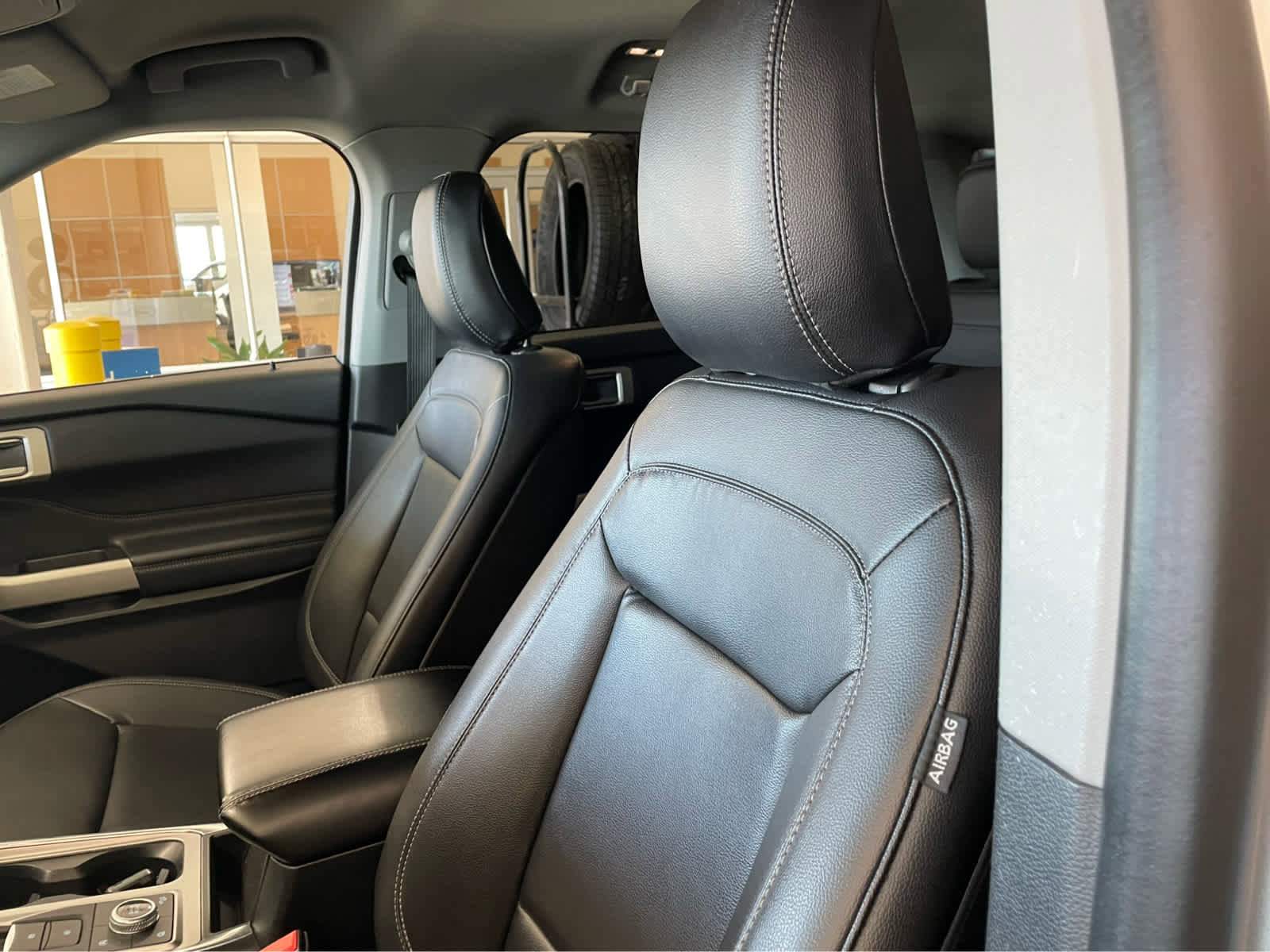 Used 2020 Ford Explorer XLT w/ Equipment Group 202A AWD/4WD image 20