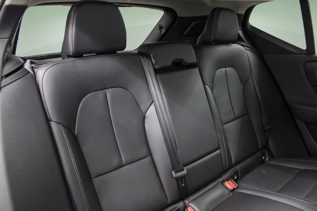 Used 2024 Volvo XC40 B5 Plus AWD/4WD image 28