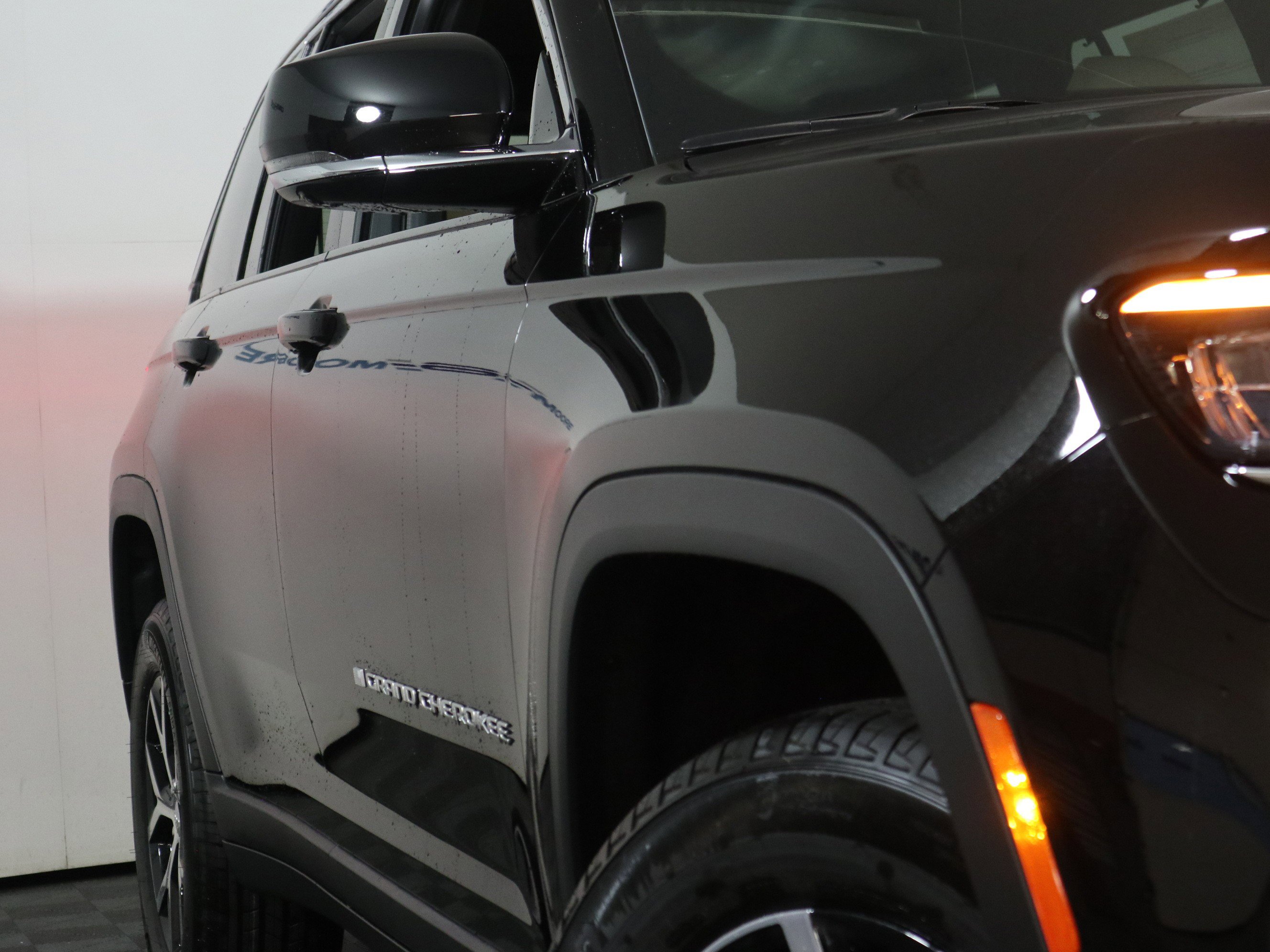 New 2025 Jeep Grand Cherokee Limited w/ Luxury Tech Group II image 3