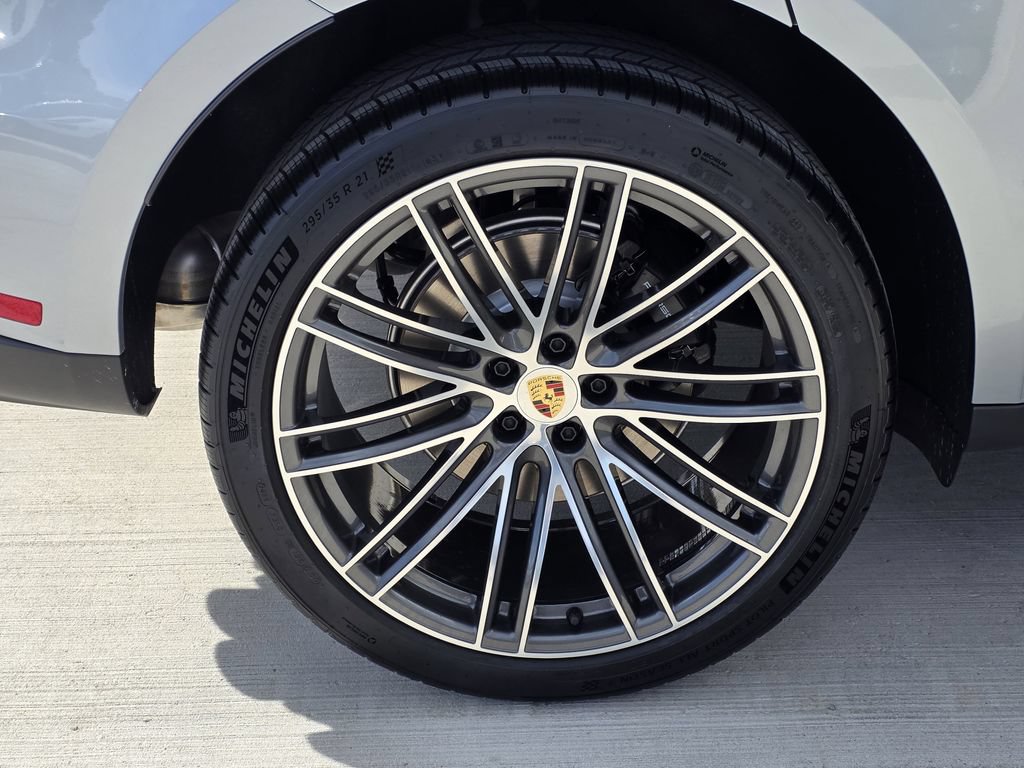Certified 2026 Porsche Macan AWD/4WD image 31