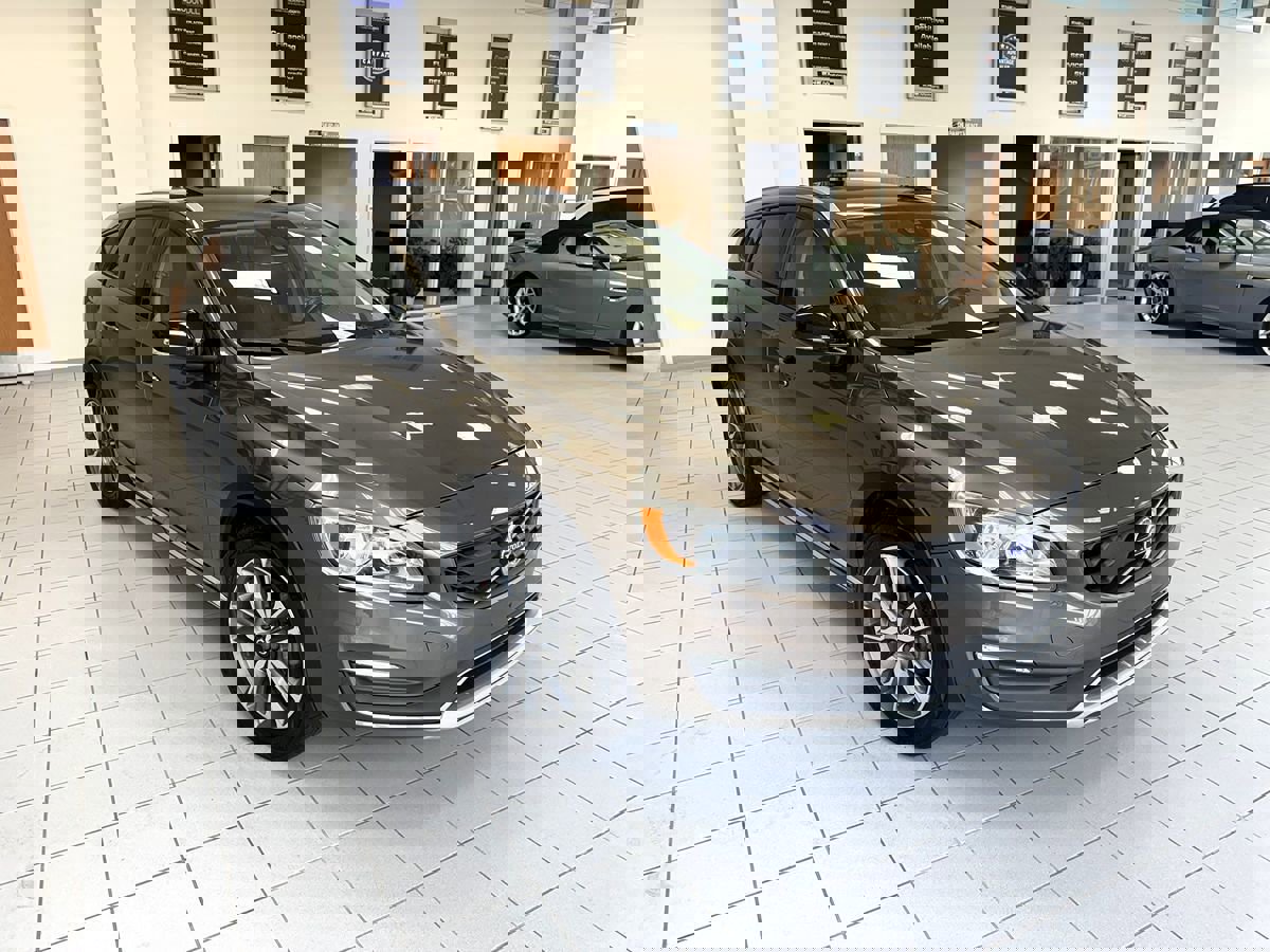 Used 2018 Volvo V60 T5 Cross Country w/ Convenience Package image 9