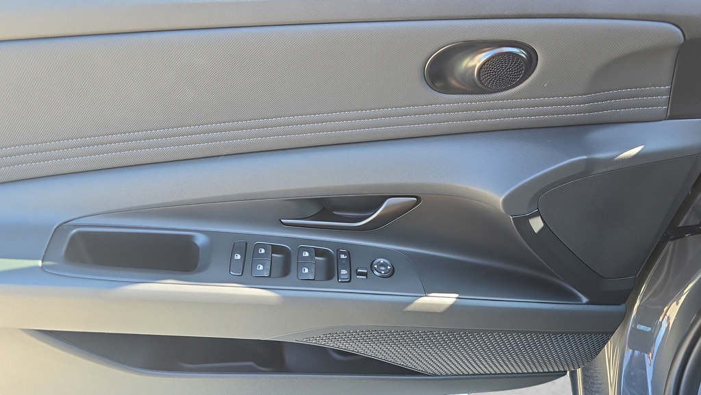 New 2026 Hyundai Elantra Sport FWD image 17