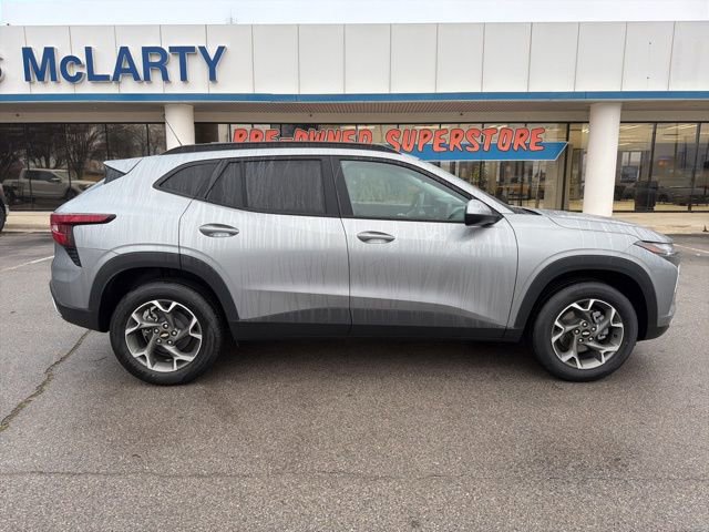 Used 2026 Chevrolet Trax LT w/ Driver Confidence Package image 2