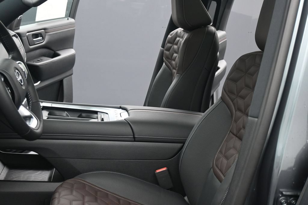 New 2026 Nissan Armada Platinum AWD/4WD image 18