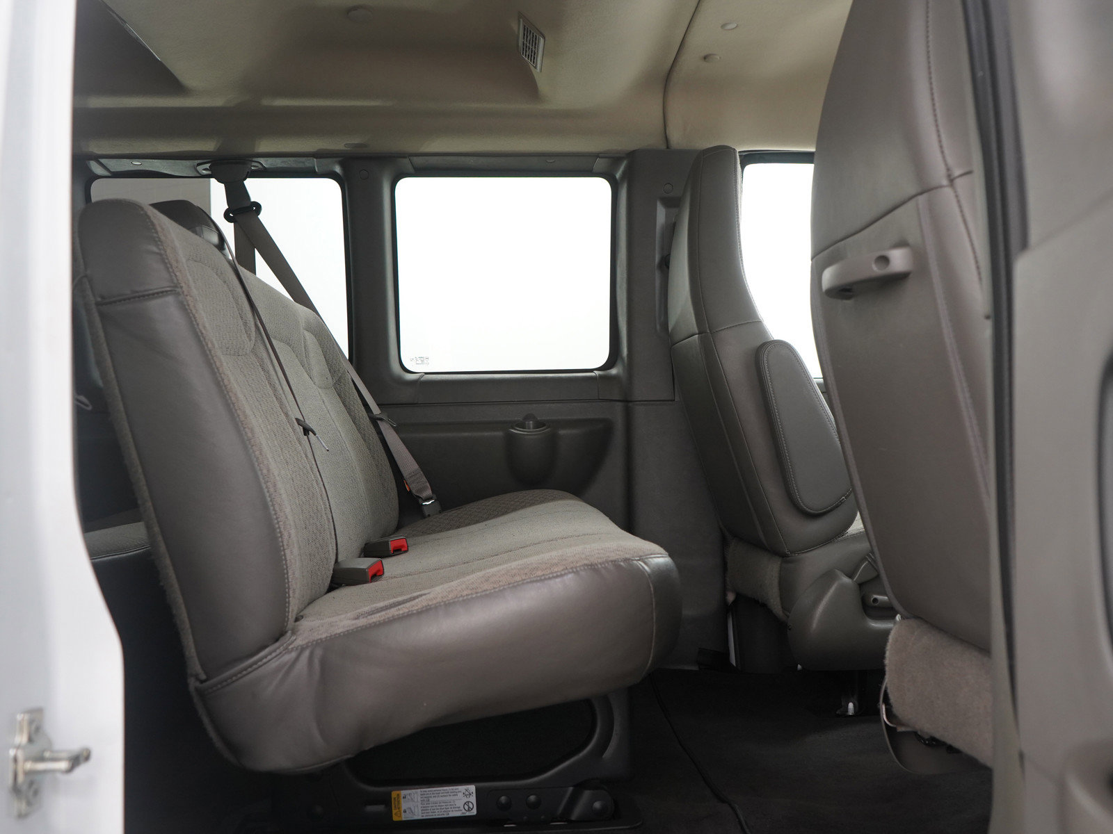 Used 2025 Chevrolet Express 3500 LT w/ LT Preferred Equipment Group image 12