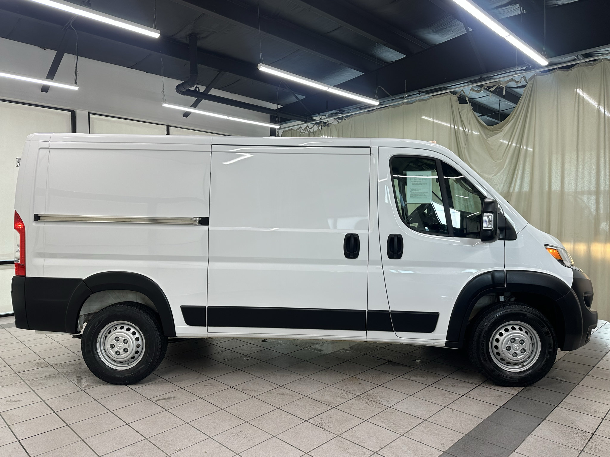 Used 2025 RAM ProMaster 2500 w/ U-Haul Equipment Group FWD image 3