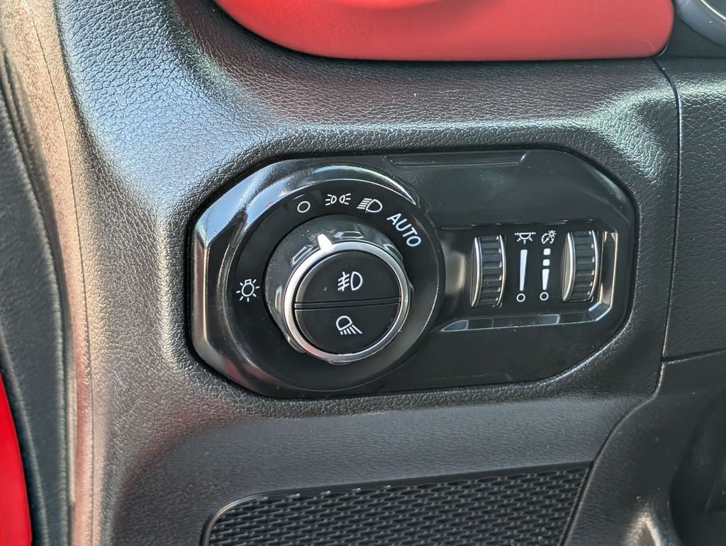 Used 2021 Jeep Gladiator Rubicon w/ LED Lighting Group AWD/4WD image 11