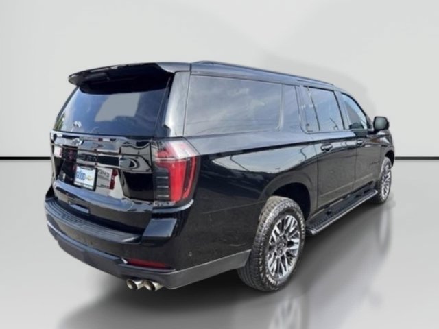 Used 2025 Chevrolet Suburban Z71 AWD/4WD image 5