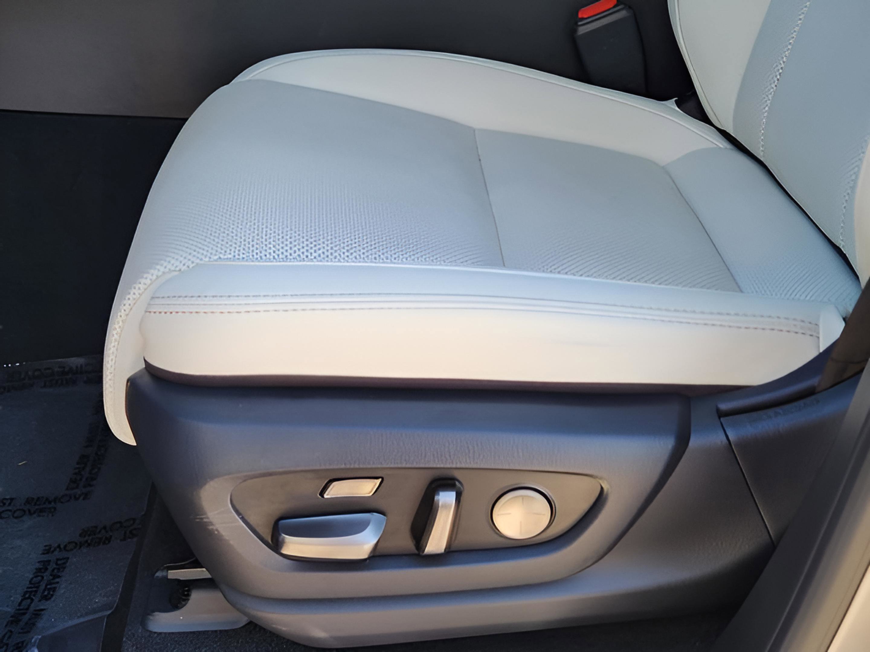 Used 2024 Lexus LX 600 4WD w/ Appearance Package image 43