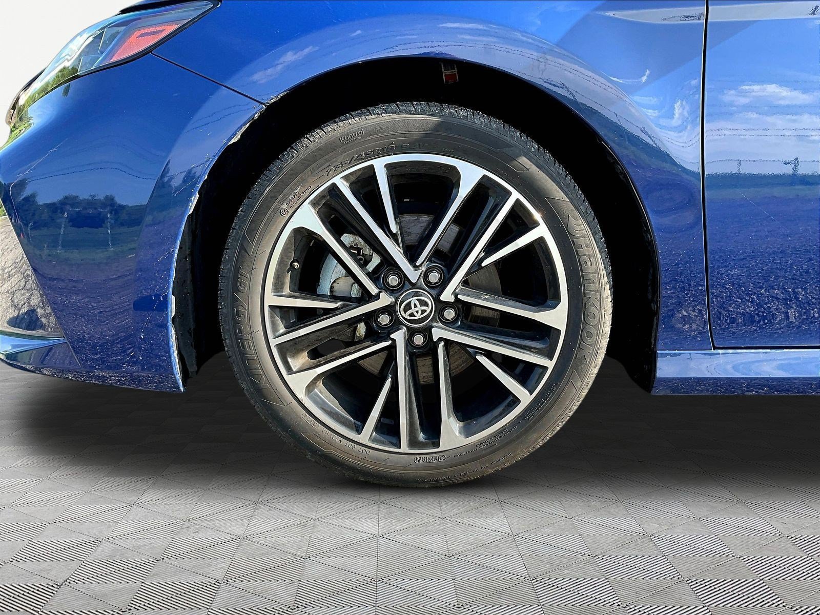 Used 2025 Toyota Camry XLE FWD image 32