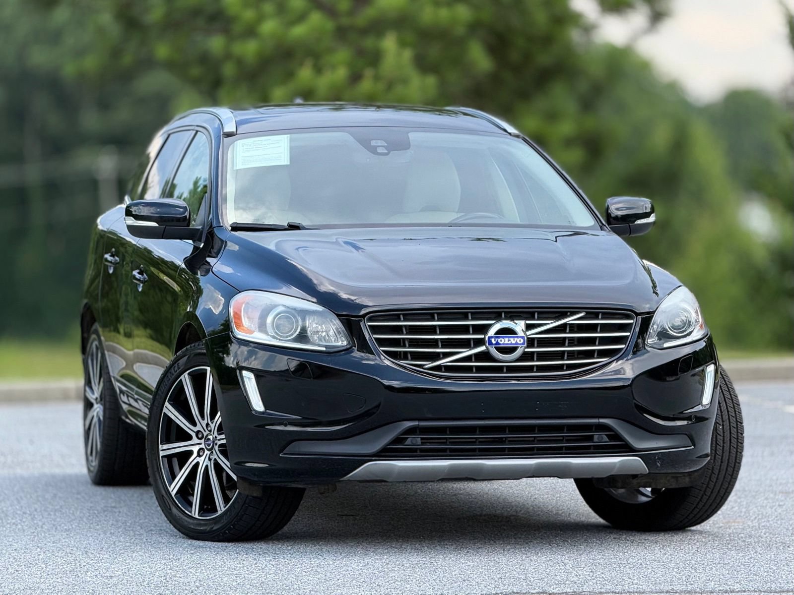 Used 2017 Volvo XC60 T6 Inscription w/ Climate Package AWD/4WD image 4